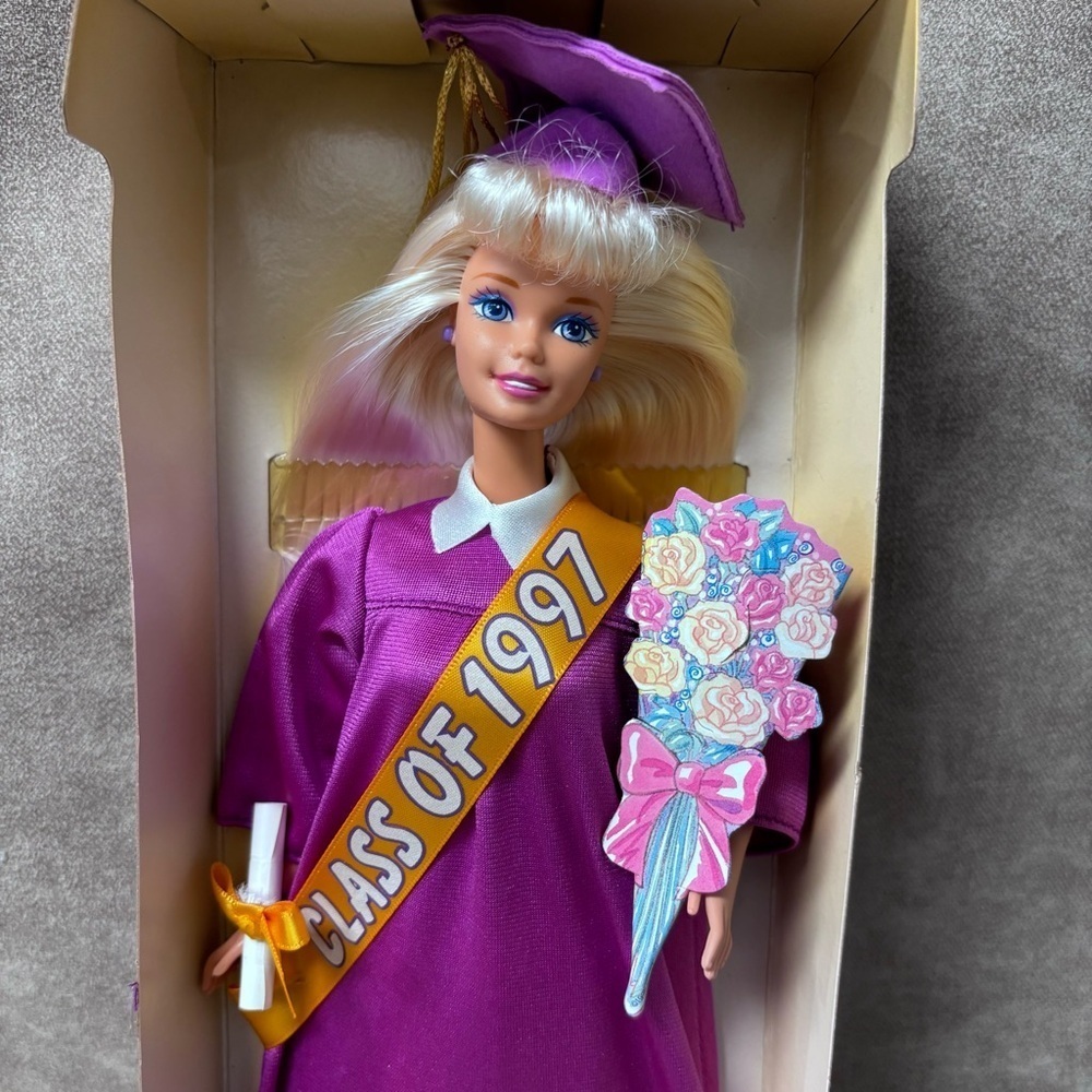Class of 1997 Graduation BARBIE Doll *Blond w/Purple Gown,Diploma & Bouquet